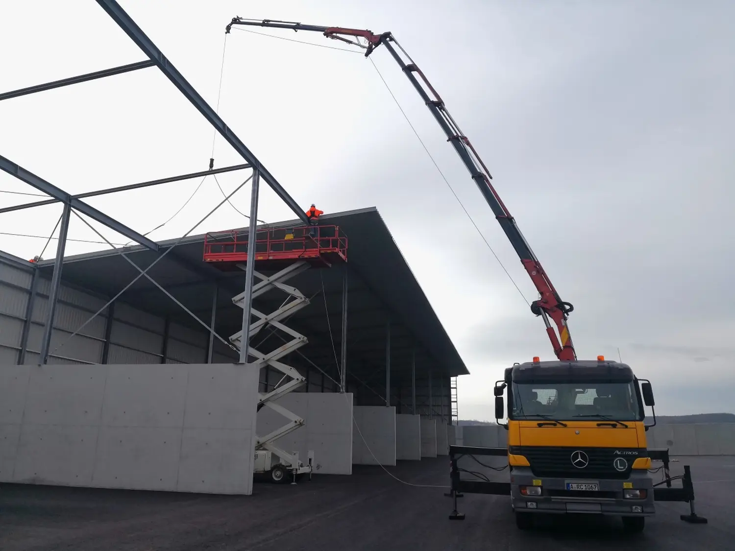 Czarny Montage Bau - Stahlkonstruktion für Halle