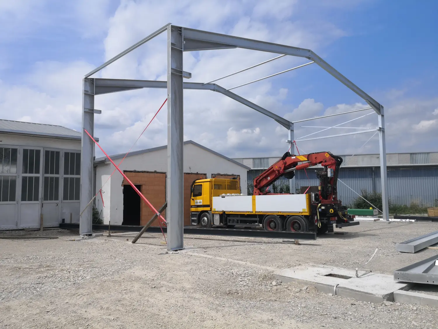 Czarny Montage Bau - Gebäude